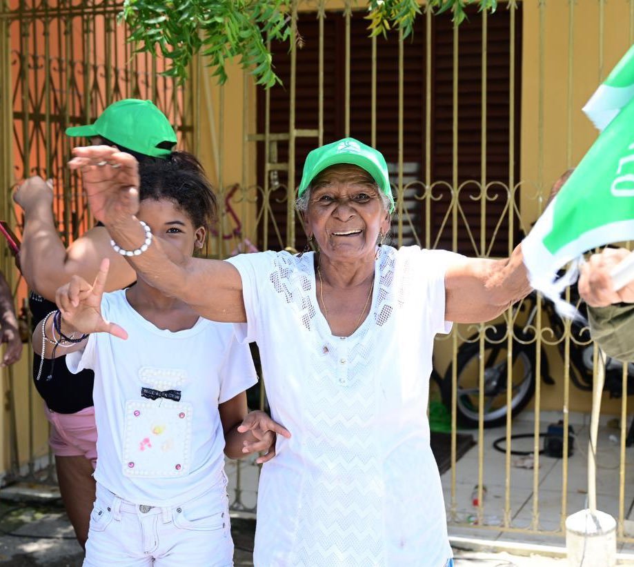 GrzjpJTXsAARn26 Leonel Fernández expresa reconocimiento a las madres dominicanas en su día
