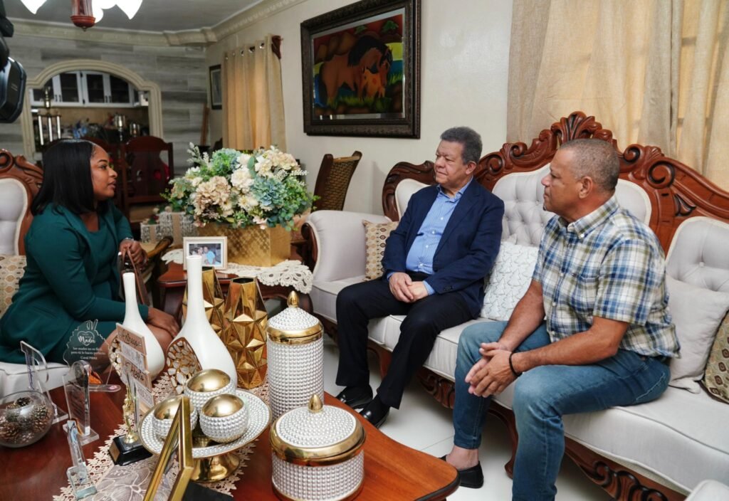 631861001_1441862537590185_7538532824404736500_n-1024x704 Leonel Fernández encabeza juramentación de la dirigente Rosangela Celestino (Chamby) y su equipo en Quisqueya